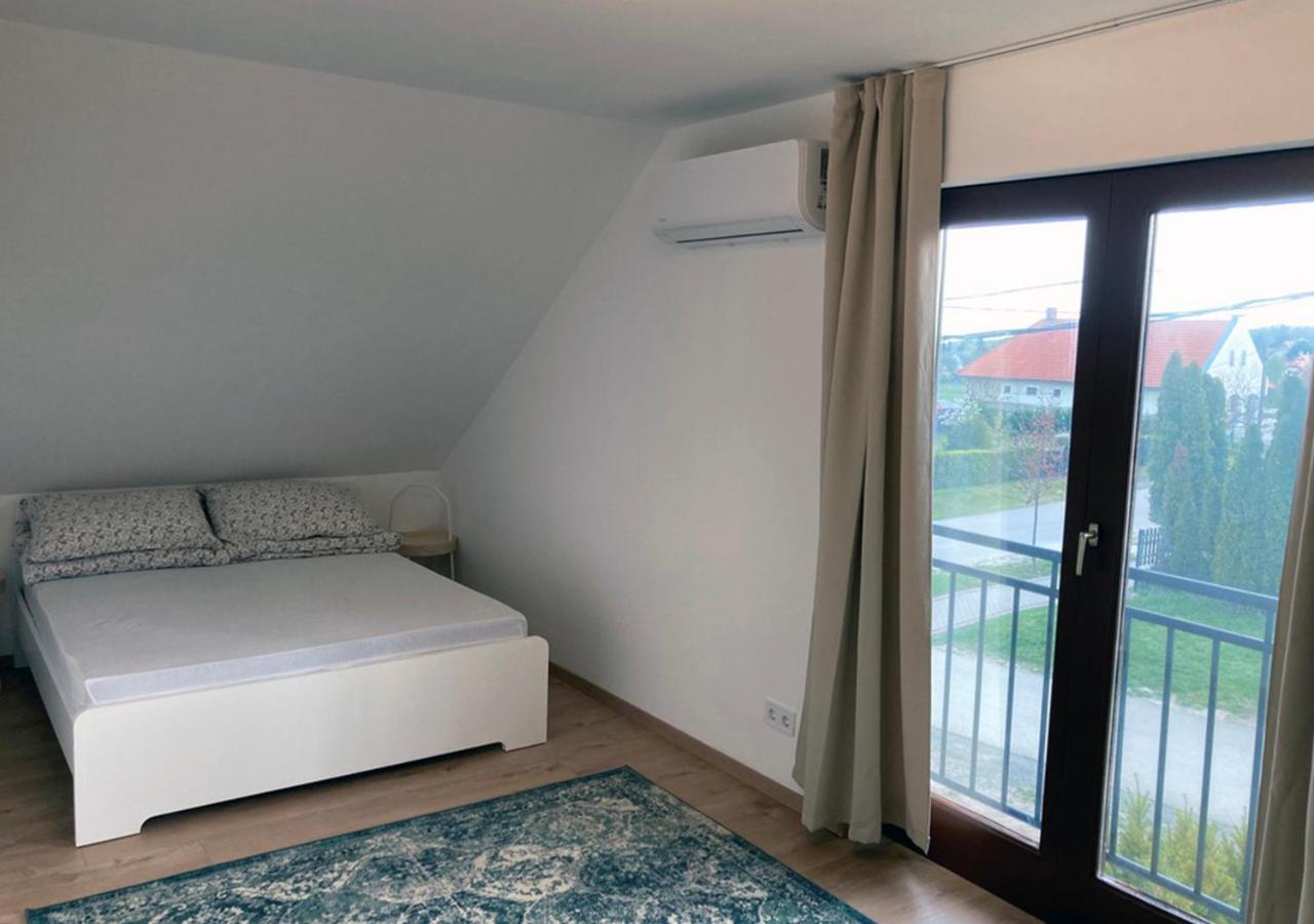 Karadi Apartman Zánka Exterior foto