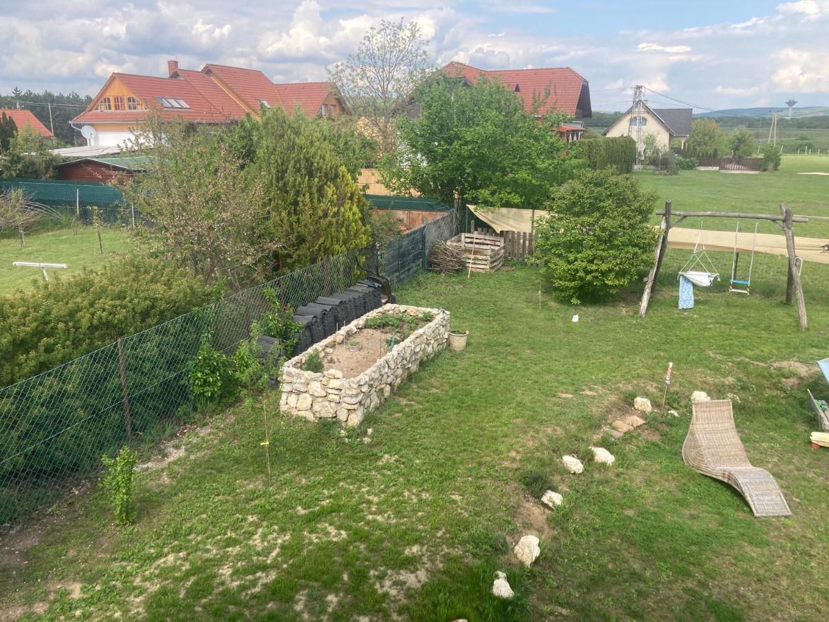 Karadi Apartman Zánka Exterior foto